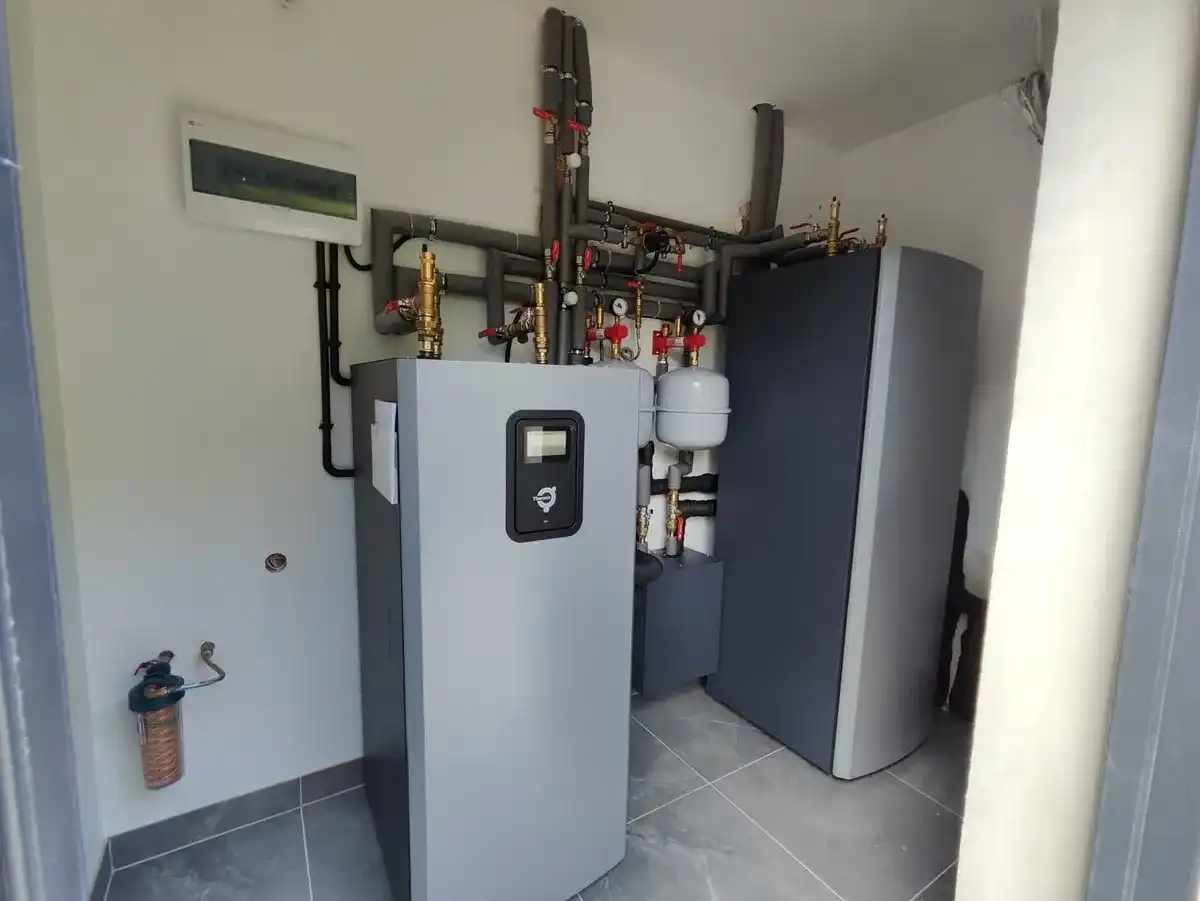 Pompa ciepła: Taktuje czy pracuje ciągle? Sprawdź, co jest normą.