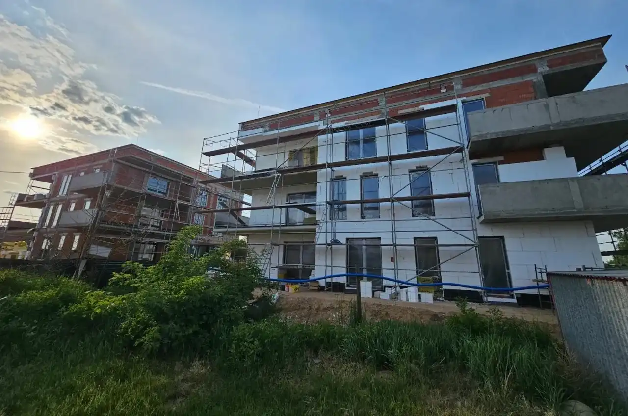 Blok mieszkalny we śnie - Relacje, granice czy przeciążenie?