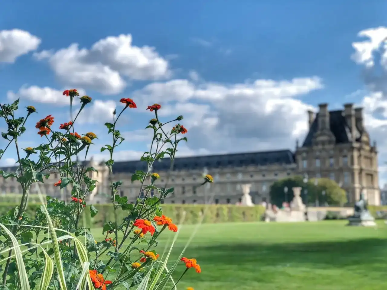 1. dzielnica Paryża: Przewodnik po Luwrze, atrakcjach i sekretach