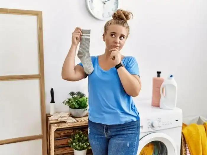 Kreatywne sposoby na wykorzystanie starych skarpetek w domu