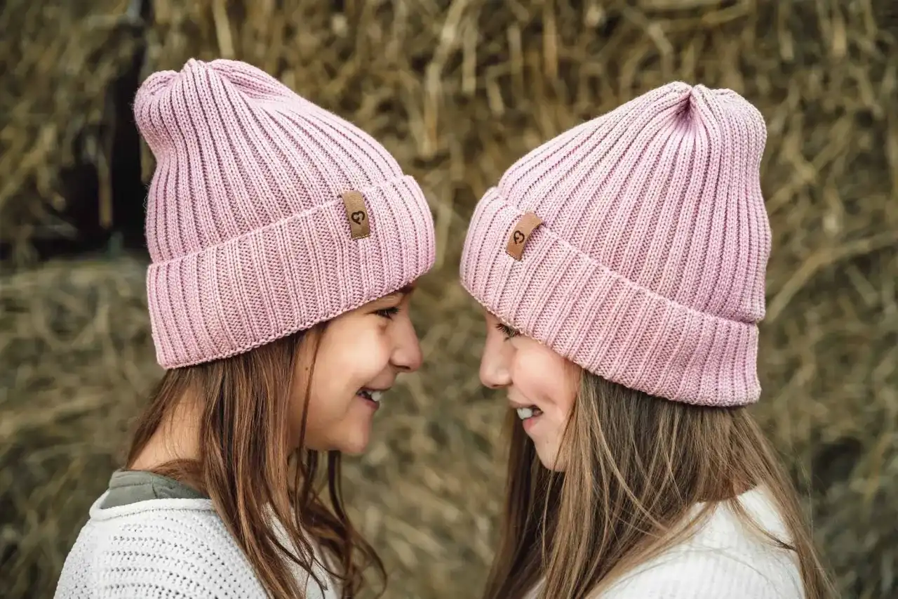 Czapka merino dla dziecka: Miękkość, ciepło i zdrowie. Sprawdź!