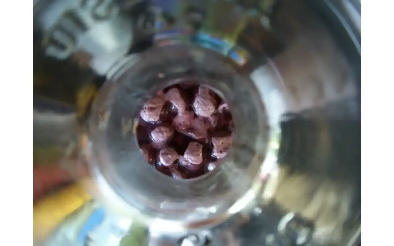 Osad w winie: czy to wada? Poznaj prawdę i ciesz się smakiem