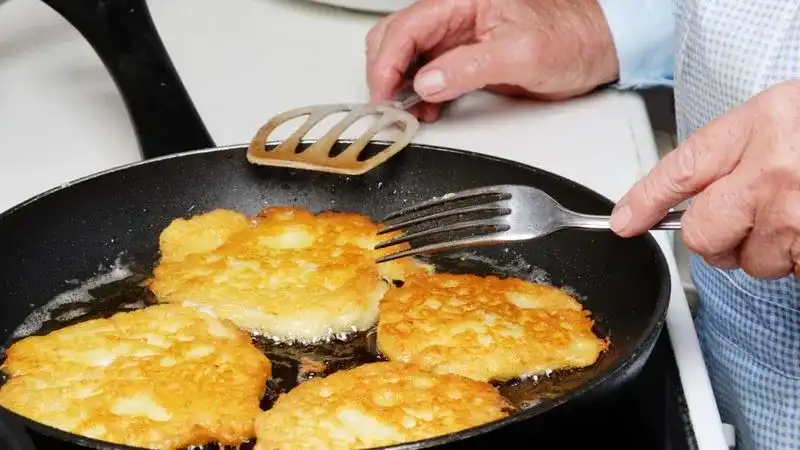 Najlepszy tłuszcz do placków ziemniaczanych - smak i chrupkość