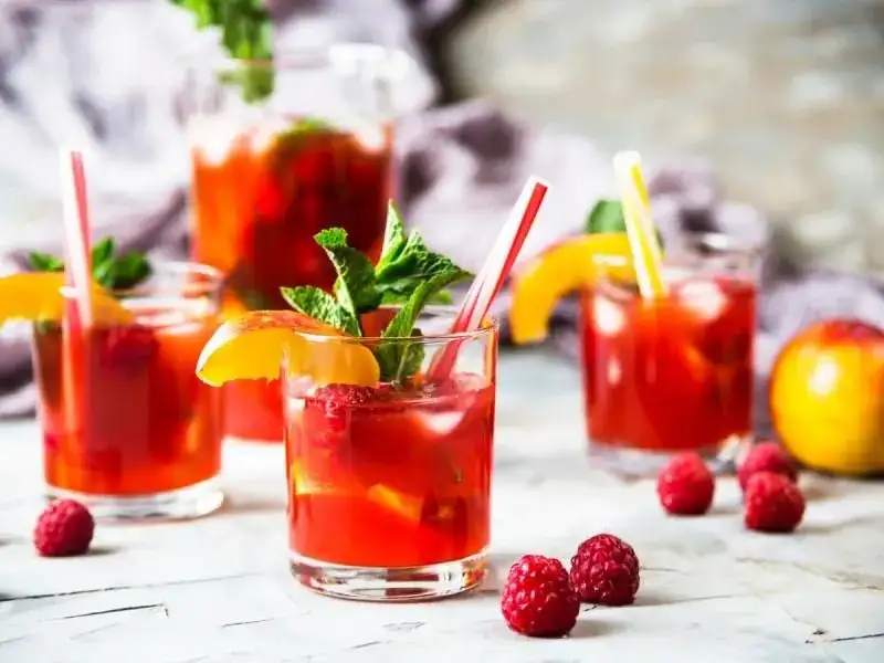 Najlepsze przepisy na drink z soplicy malinowej na każdą okazję