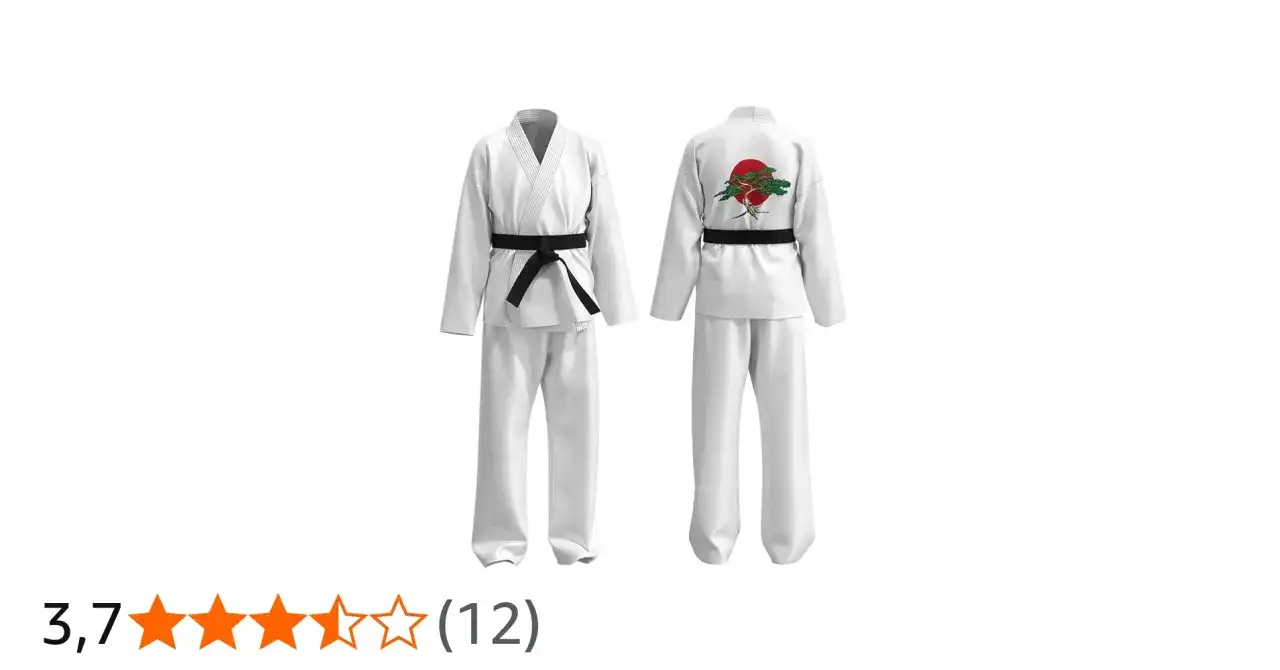 Białe kimono dla dzieci z czarnym pasem i ozdobnym haftem drzewa na tle czerwonego słońca na plecach.
