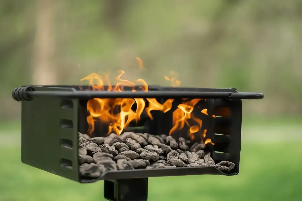 Grill gliniany: odkryj jego zalety i porównania z innymi grillami
