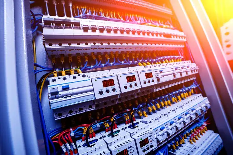 Ubytki mocy w systemie elektroenergetycznym: przyczyny i skutki