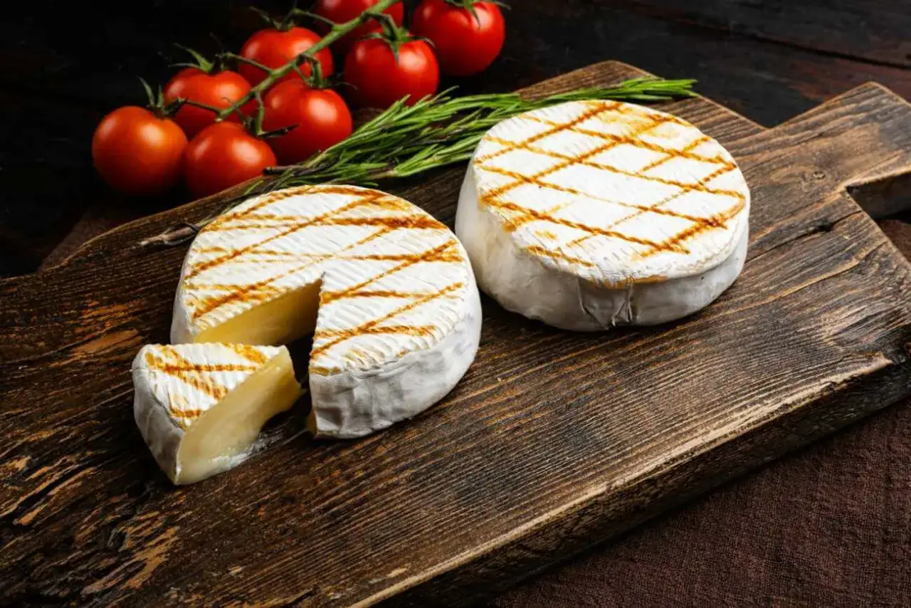 Jak przygotować serek camembert z grilla, który zachwyci gości
