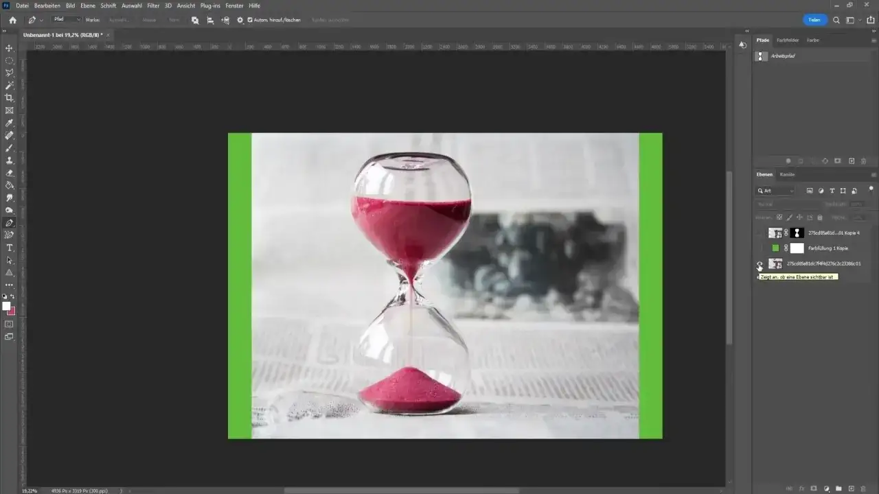 Jak wyciąć klepsydrę w Photoshopie? Na ekranie widać program z otwartym plikiem i warstwami.