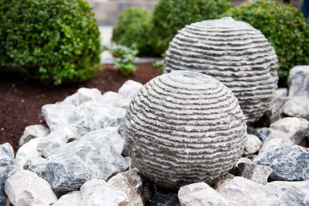 Jak zrobić betonowe kule? DIY i odmień swój ogród!