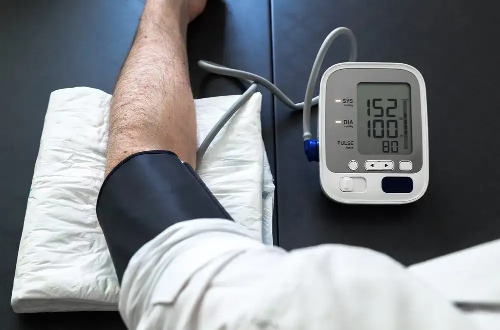 Czy leki na cholesterol obniżają ciśnienie? Istnieją niespodziewane powiązania