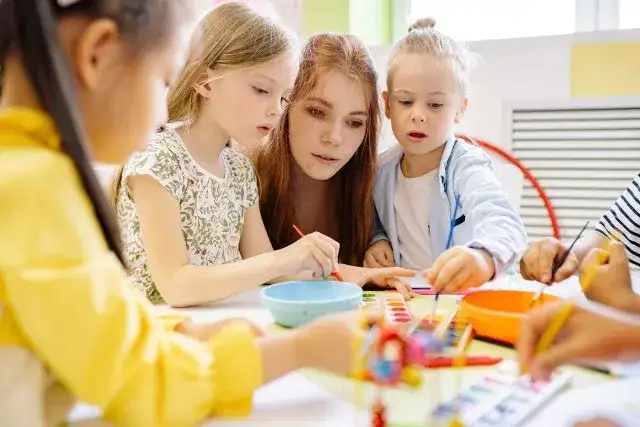 Czy przedszkole może sprawdzić zatrudnienie? Oto, co musisz wiedzieć