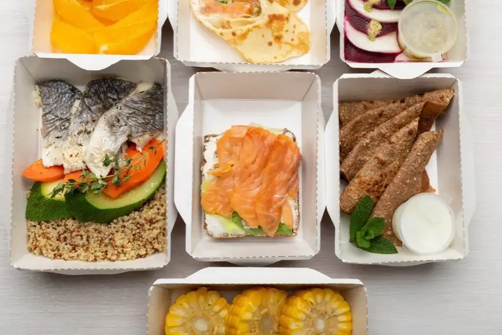 Realne zarobki na cateringu: od pierwszego zlecenia do własnej firmy