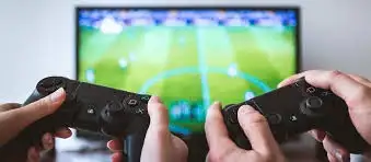 Niezwykłe pomysły na prezent dla miłośników rozrywki online