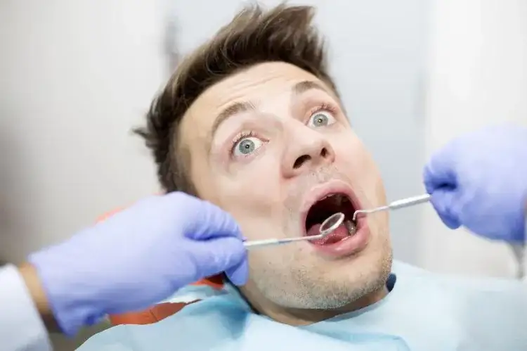 Co dentysta wkłada do zęba po usunięciu? Materiały i gojenie