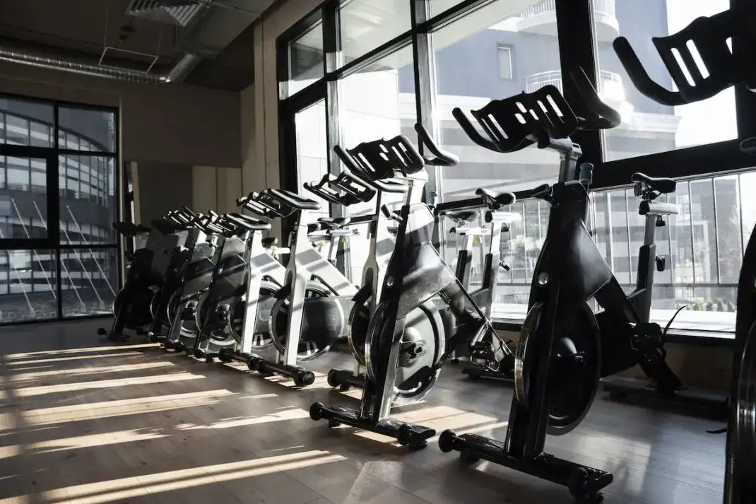 Co daje fitness? Odkryj korzyści, które zmienią Twoje życie