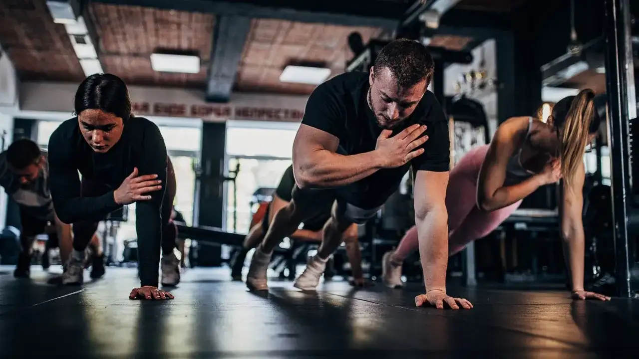 Trening fitness: co to, korzyści i jak zacząć mądrze?