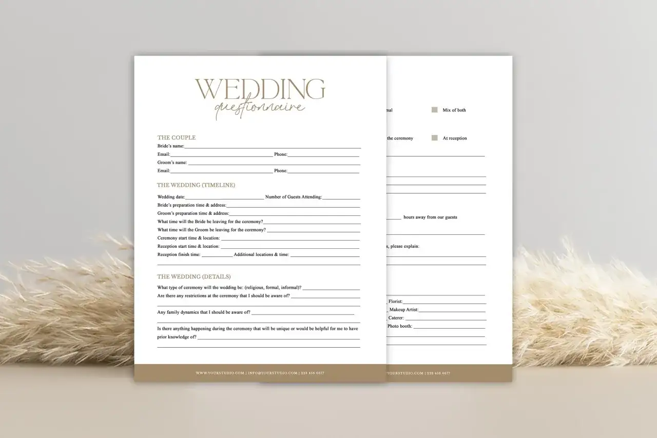 Formularz "Wedding Questionnaire" z polami do wypełnienia dotyczącymi ślubu, z ozdobnym tłem z trawy pampasowej.