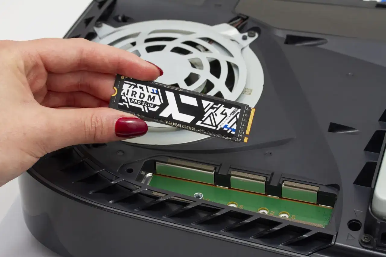 Jaki dysk wewnętrzny do PS5? Wybierz SSD M.2 i zapomnij o braku miejsca!