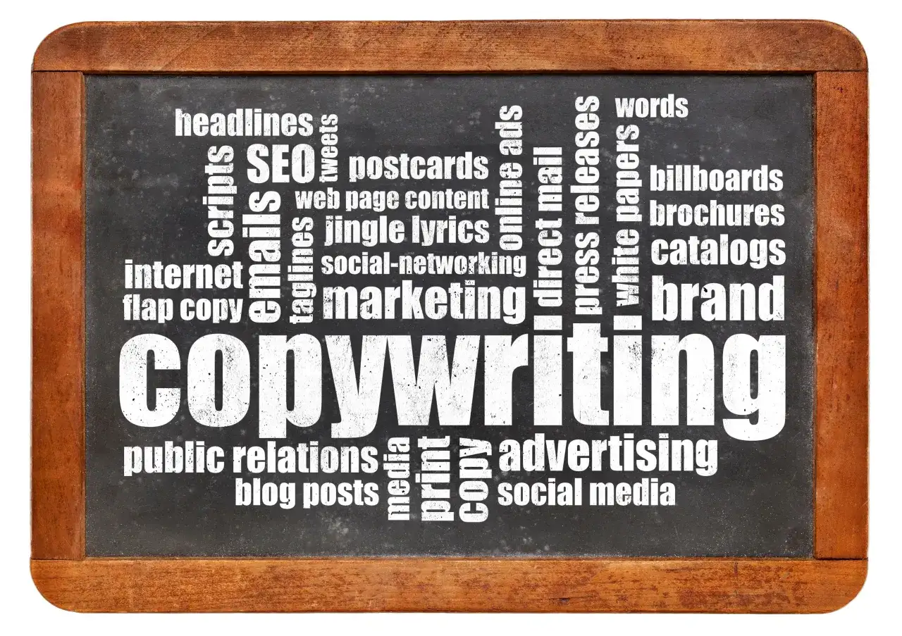 Tablica z napisem "COPYWRITING" otoczona słowami kluczowymi, takimi jak "marketing", "SEO", "social media", "blog posts", "press releases", "billboards", "brochures", "catalogs", "headlines", "tweets", "scripts", "emails", "web page content", "jingle l...
