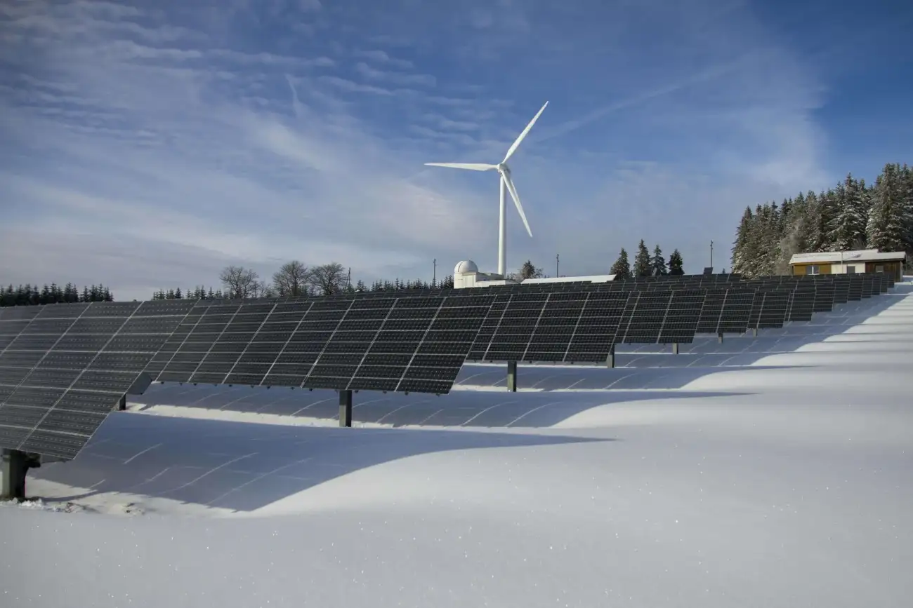 Fotowoltaika czy przydomowa turbina wiatrowa do domu?