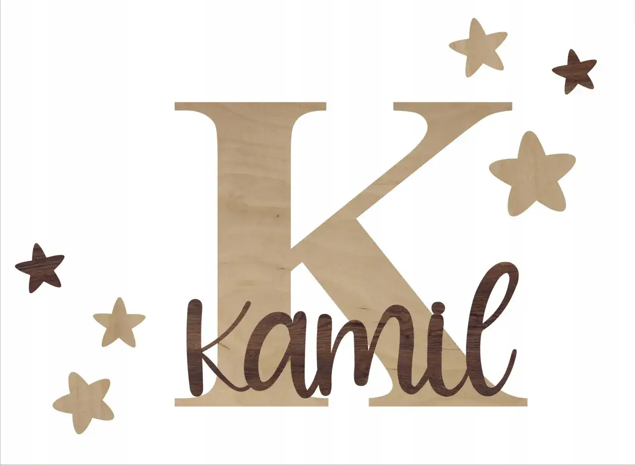 Drewniane litery na ścianę z imieniem Kamil i gwiazdkami. Idealne do pokoju dziecięcego.