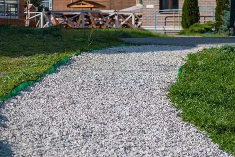 Czym utwardzić podjazd: najlepsze materiały i ich wady
