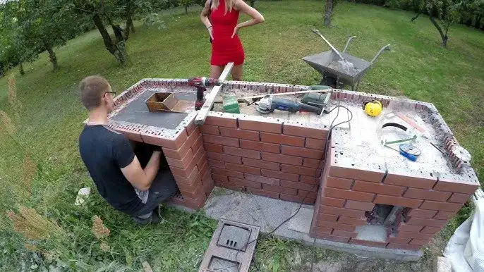 Jak zbudować grill własnej roboty tanio i kreatywnie w ogrodzie