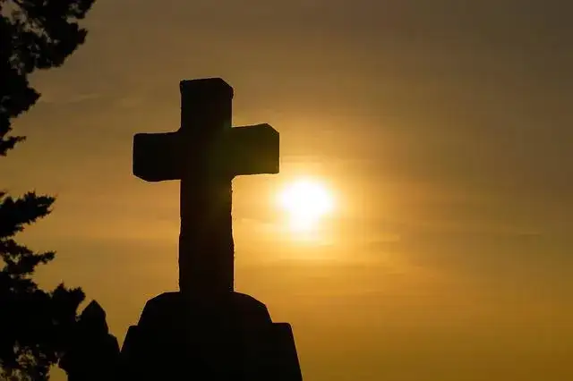 Czym się różni katolik od chrześcijanina? Odkryj istotne różnice
