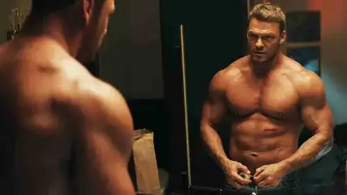 Alan Ritchson musiał zmagać się z problemami zdrowotnymi podczas budowania masy mięśniowej do roli Reacher.