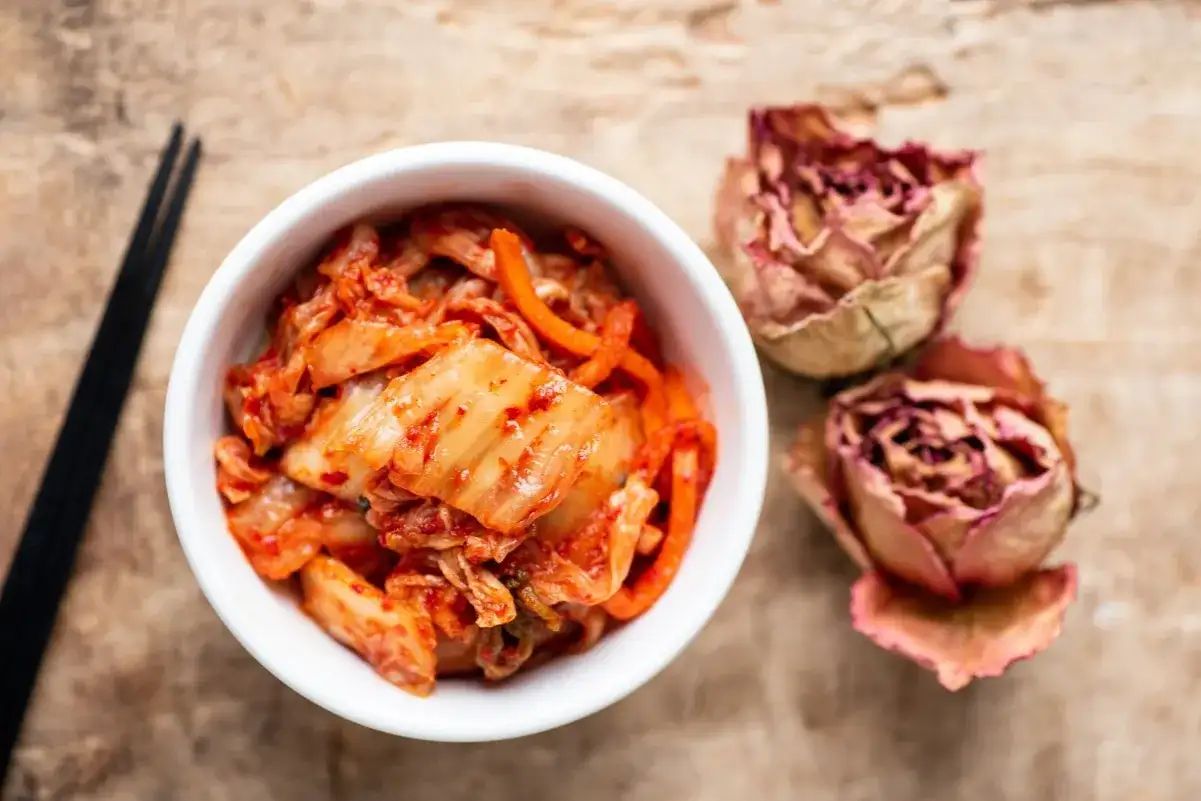Jak przechowywać kimchi? Sekrety świeżości i smaku na długo!