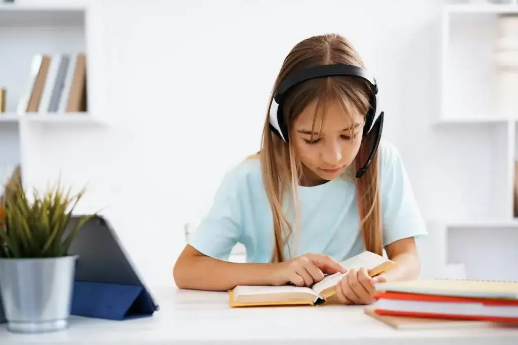 Czy szkoła w chmurze jest płatna? Sprawdź koszty i korzyści platformy edukacyjnej