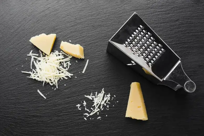 Jaki ser do spaghetti zamiast parmezanu? Oto najlepsze zamienniki