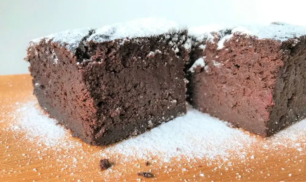 Brownie z buraka i banana fit - zdrowy deser bez wyrzeczeń [przepis]