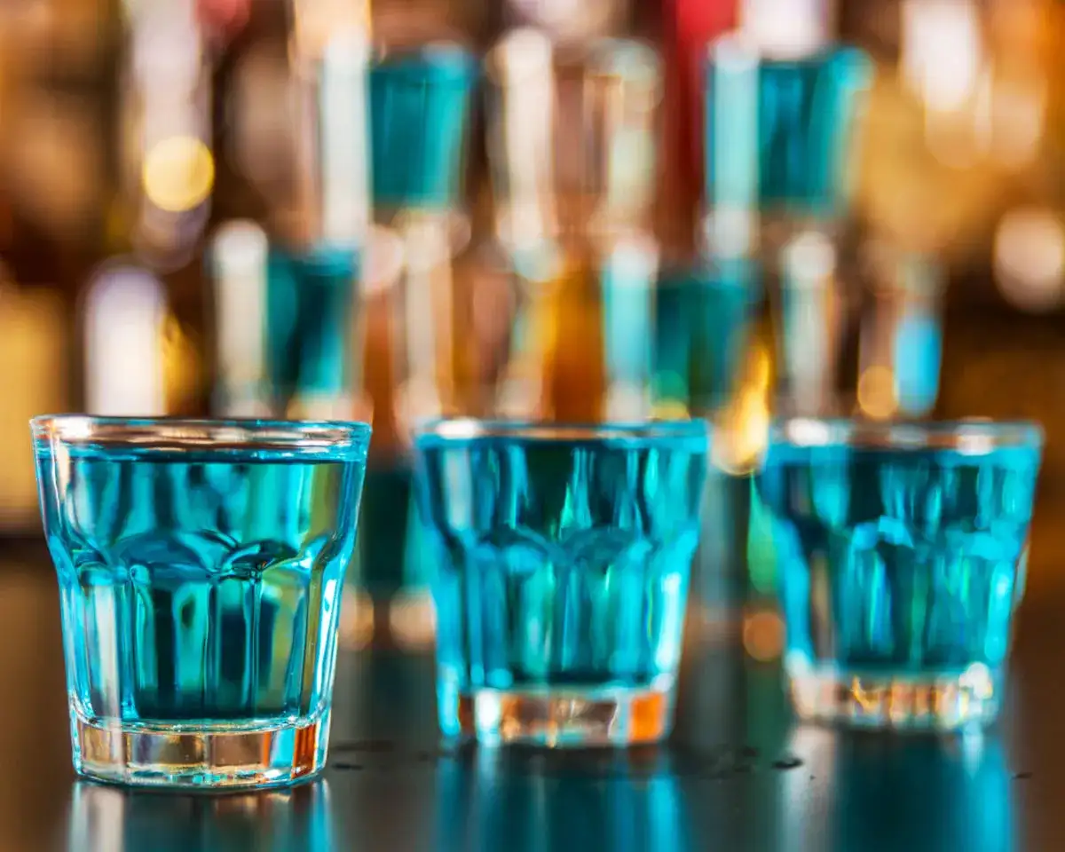 Kamikaze drink ile procent – poznaj różnice w zawartości alkoholu