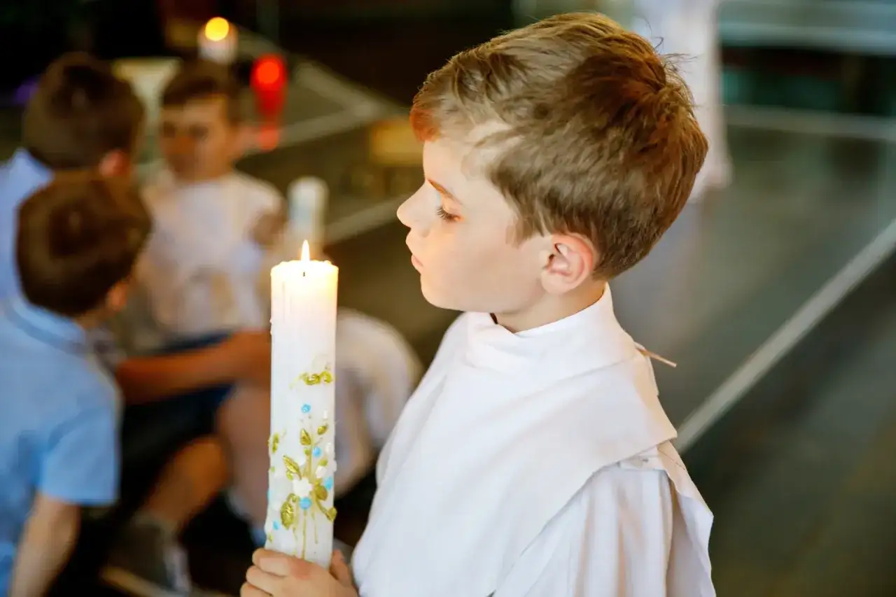 Ile lat ma dziecko do Komunii? Wiek, warunki i wczesna Komunia
