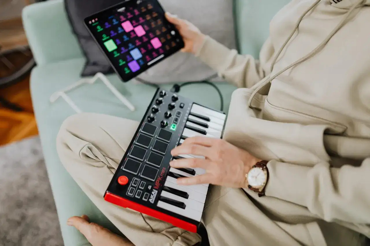 Jak komponować muzykę: podstawy i praktyczne techniki tworzenia