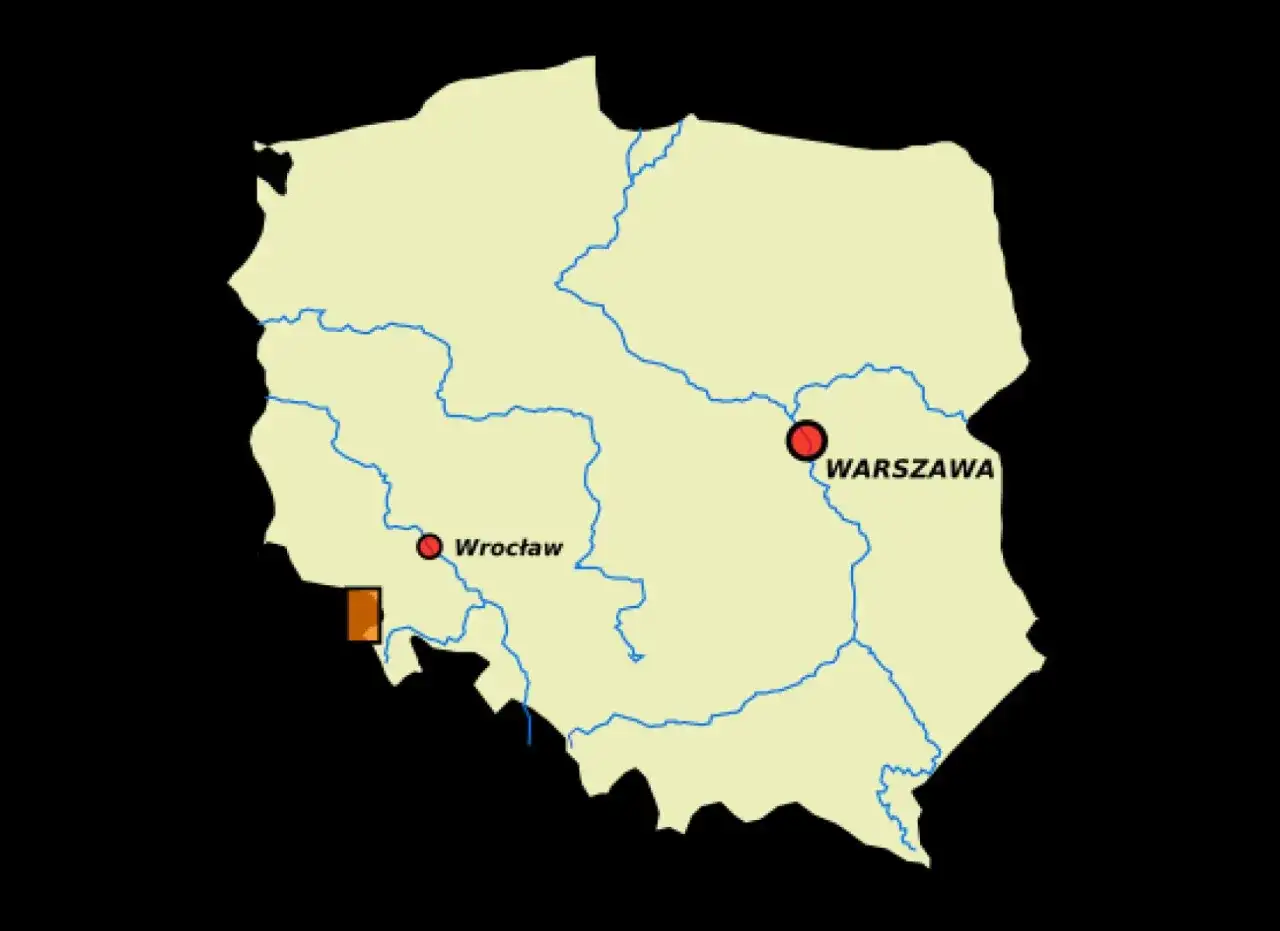 Mapa Polski z zaznaczonym Wrocławiem i Warszawą. Pomarańczowy obszar na południowym zachodzie to Góry Stołowe, województwo dolnośląskie.
