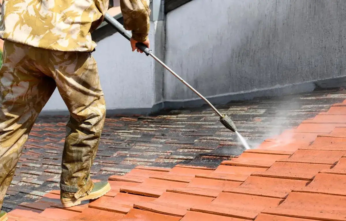 Jak umyć dachówkę skutecznie i bezpiecznie - praktyczny poradnik krok po kroku