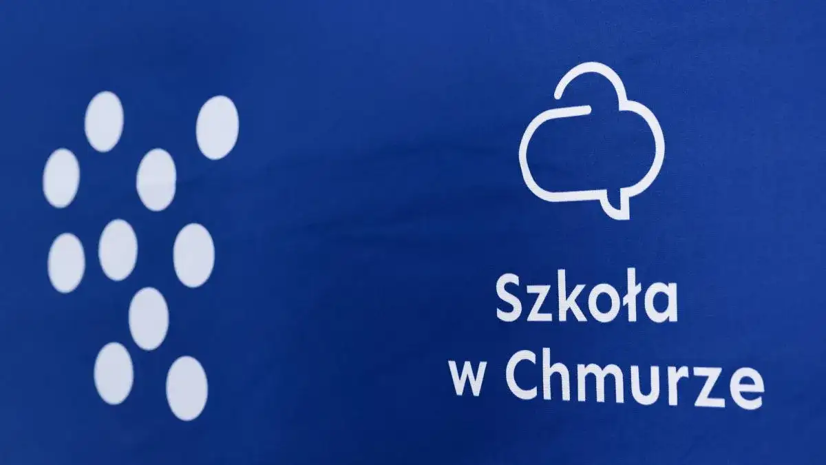 Ile kosztuje szkoła w chmurze? Sprawdź koszty i korzyści edukacji online