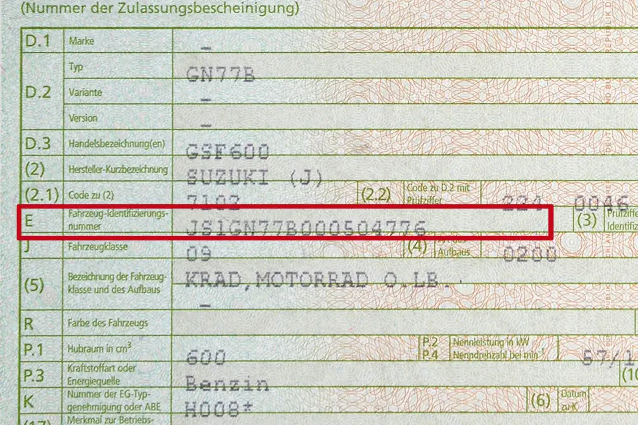 Fragment dokumentu pojazdu z zaznaczonym numerem VIN.