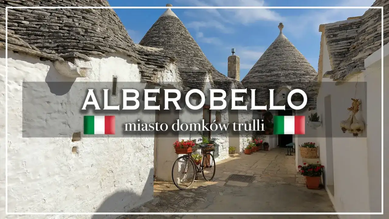 Alberobello, miasto domków trulli, z rowerem ozdobionym kwiatami i wiszącą na ścianie czosnkiem.