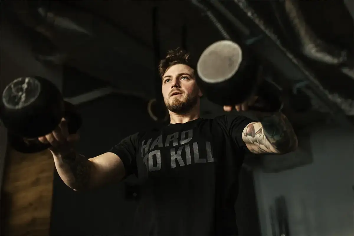 CrossFit z siłownią: Jak połączyć treningi dla siły i sprawności?