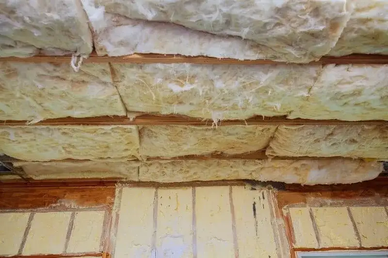 Wełna czy styropian na strop - który materiał zapewni lepszą izolację?