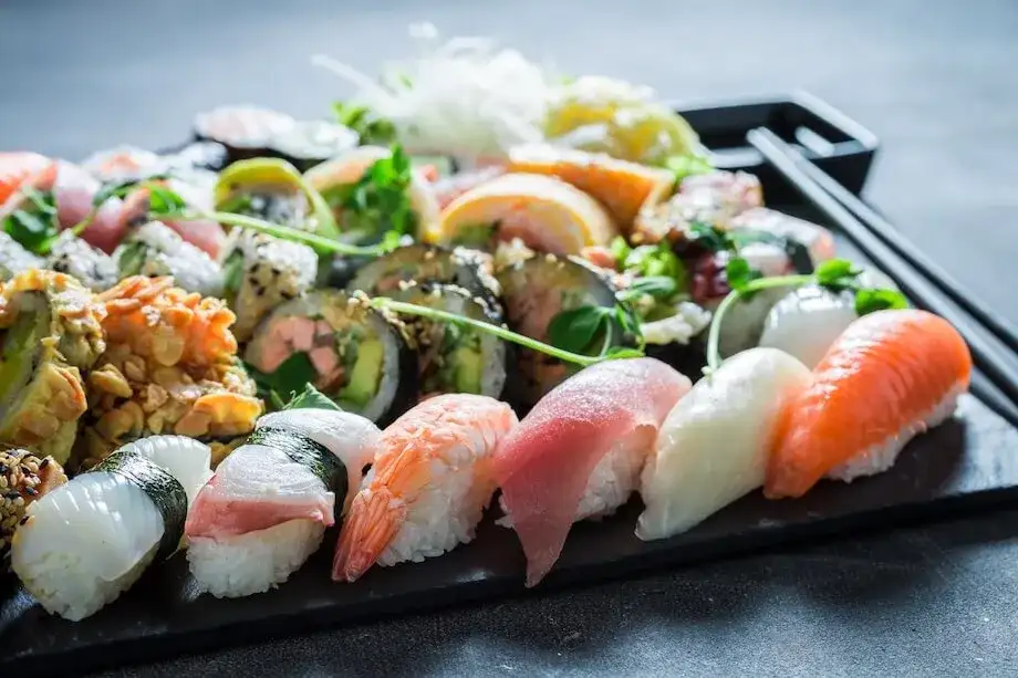 Kto wymyślił sushi? To nie tak, jak myślisz! Cała historia
