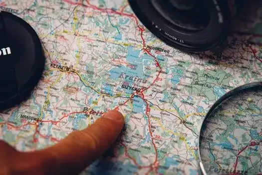 Ile wcześniej informacja o delegacji? Poznaj kluczowe przepisy prawne