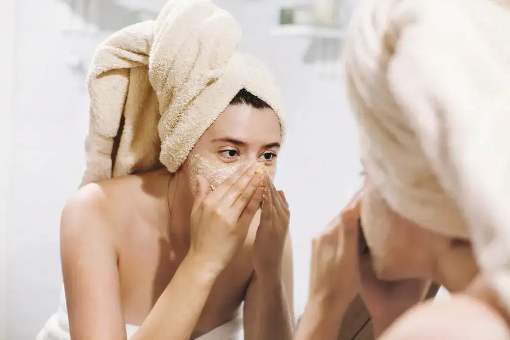 Jak zrobić peeling do twarzy w domu – proste przepisy dla każdego