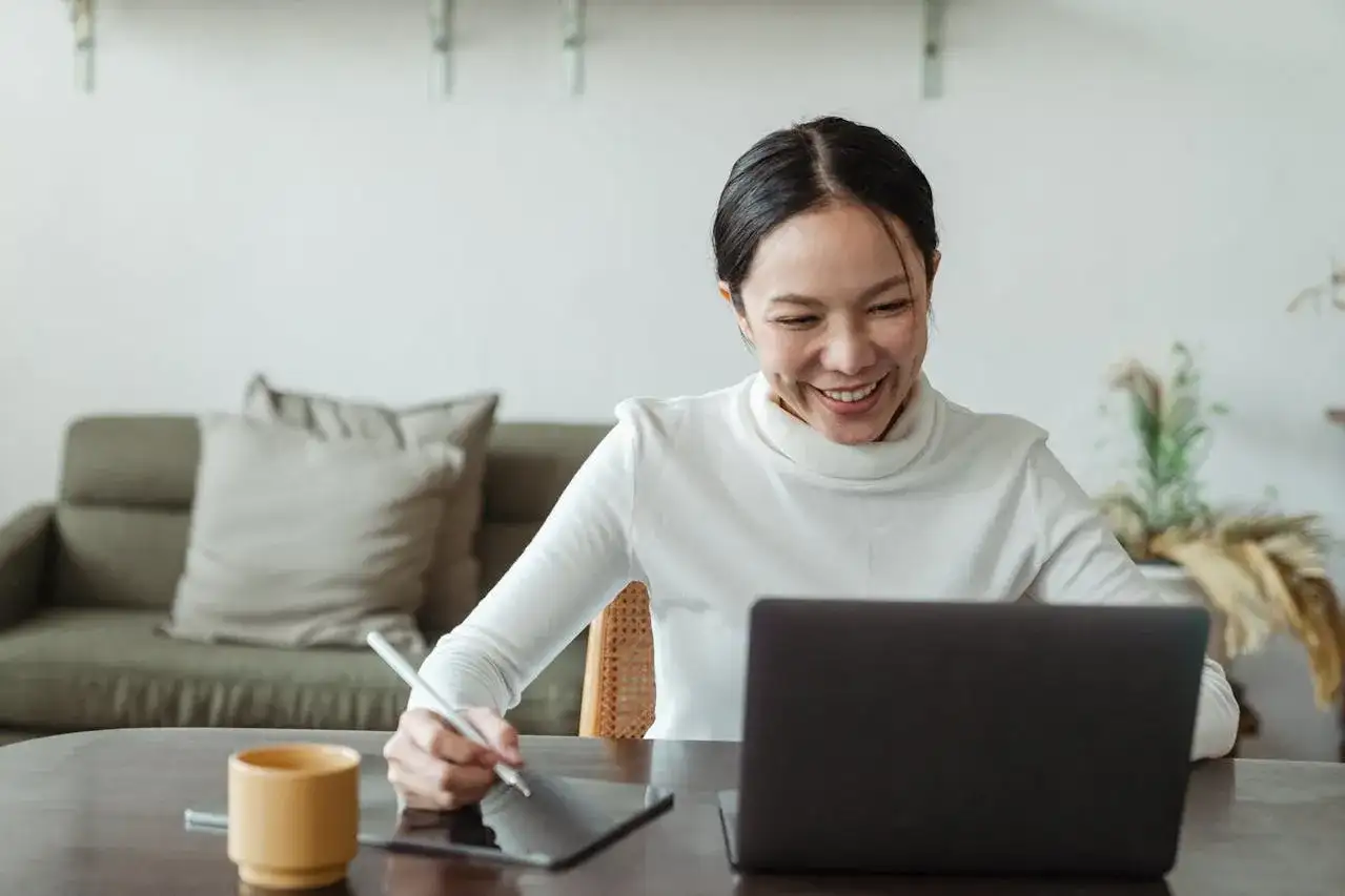 Tablet czy laptop? Co lepiej sprawdzi się na co dzień
