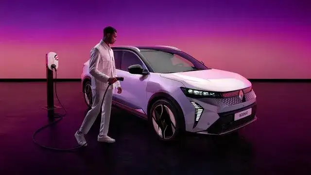 Ile ładuje się samochód elektryczny? Sprawdź czasy ładowania i metody