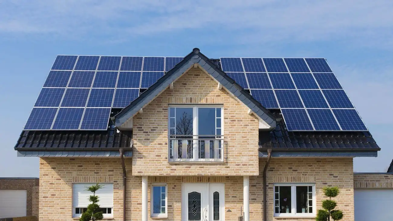 Ile paneli fotowoltaicznych potrzeba na 4kW? Koszt instalacji PV 4kW z montażem